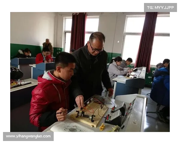 荣耀八月：战争学院崛起与辉煌征程的壮丽篇章